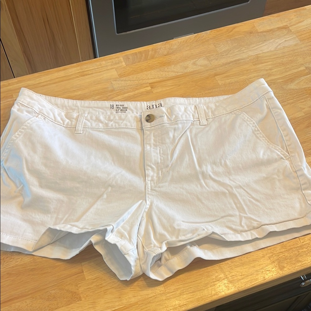 a.n.a White Jean Shorts Classic Summer Essential